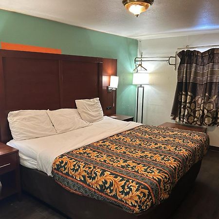 Hillcrest Motel By Oyo Aurora Near Lawrenceburg エクステリア 写真