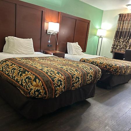 Hillcrest Motel By Oyo Aurora Near Lawrenceburg エクステリア 写真