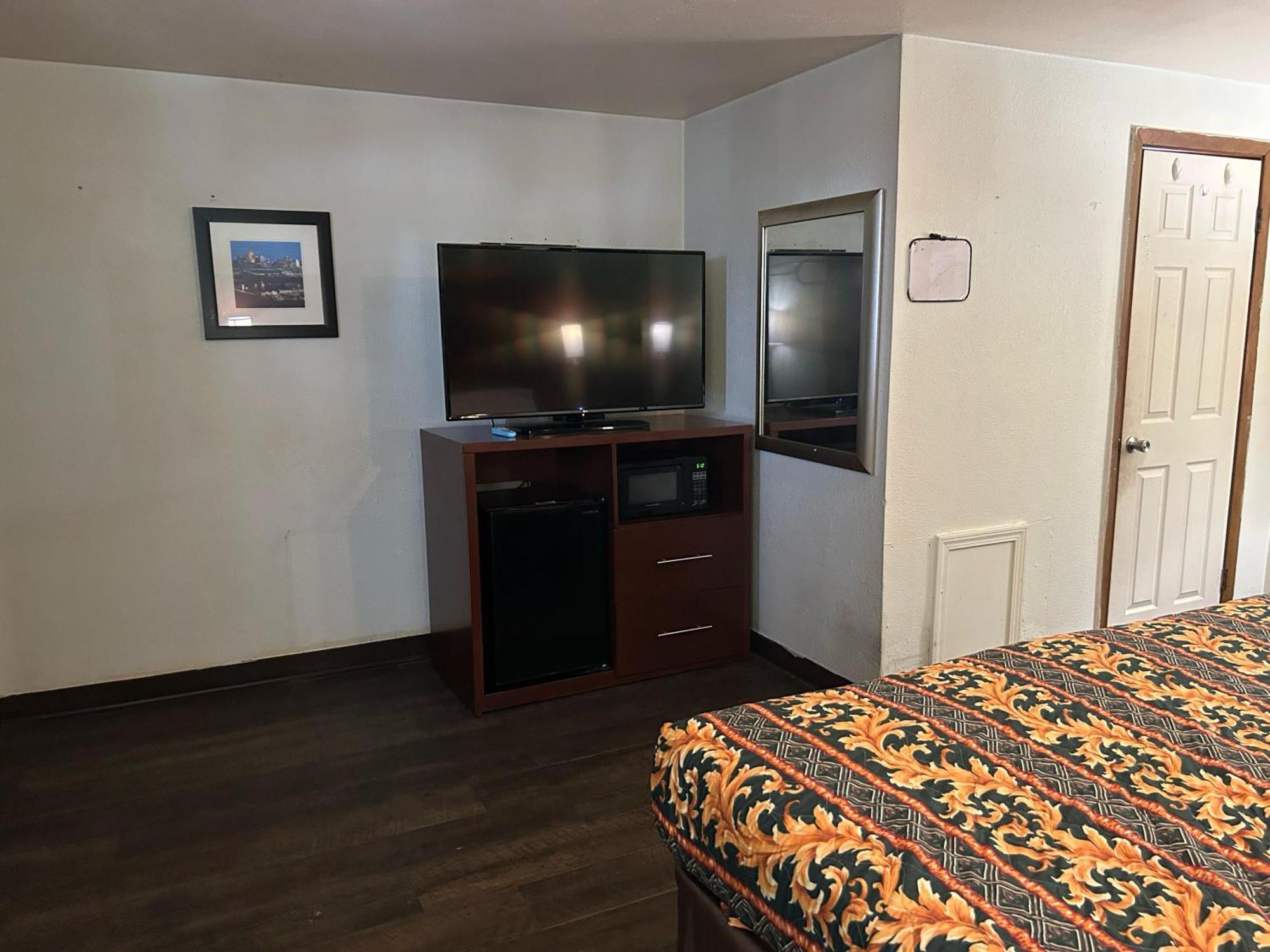 Hillcrest Motel By Oyo Aurora Near Lawrenceburg エクステリア 写真