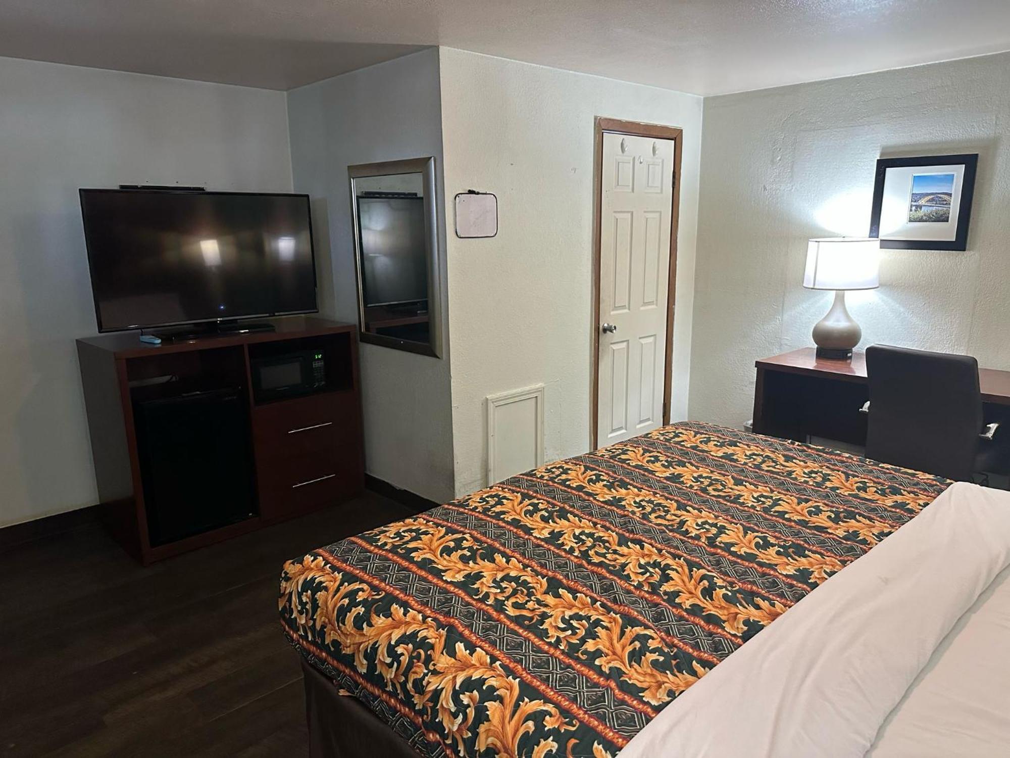 Hillcrest Motel By Oyo Aurora Near Lawrenceburg エクステリア 写真