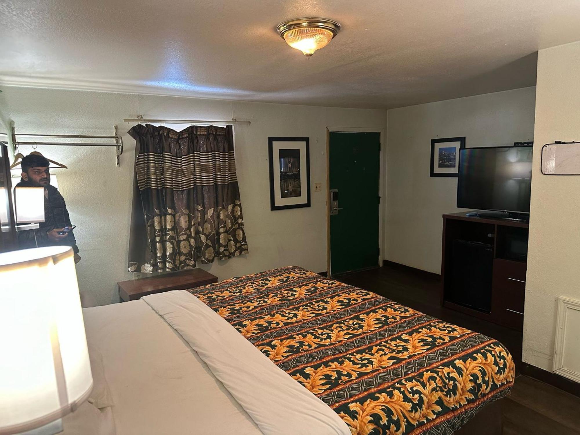 Hillcrest Motel By Oyo Aurora Near Lawrenceburg エクステリア 写真