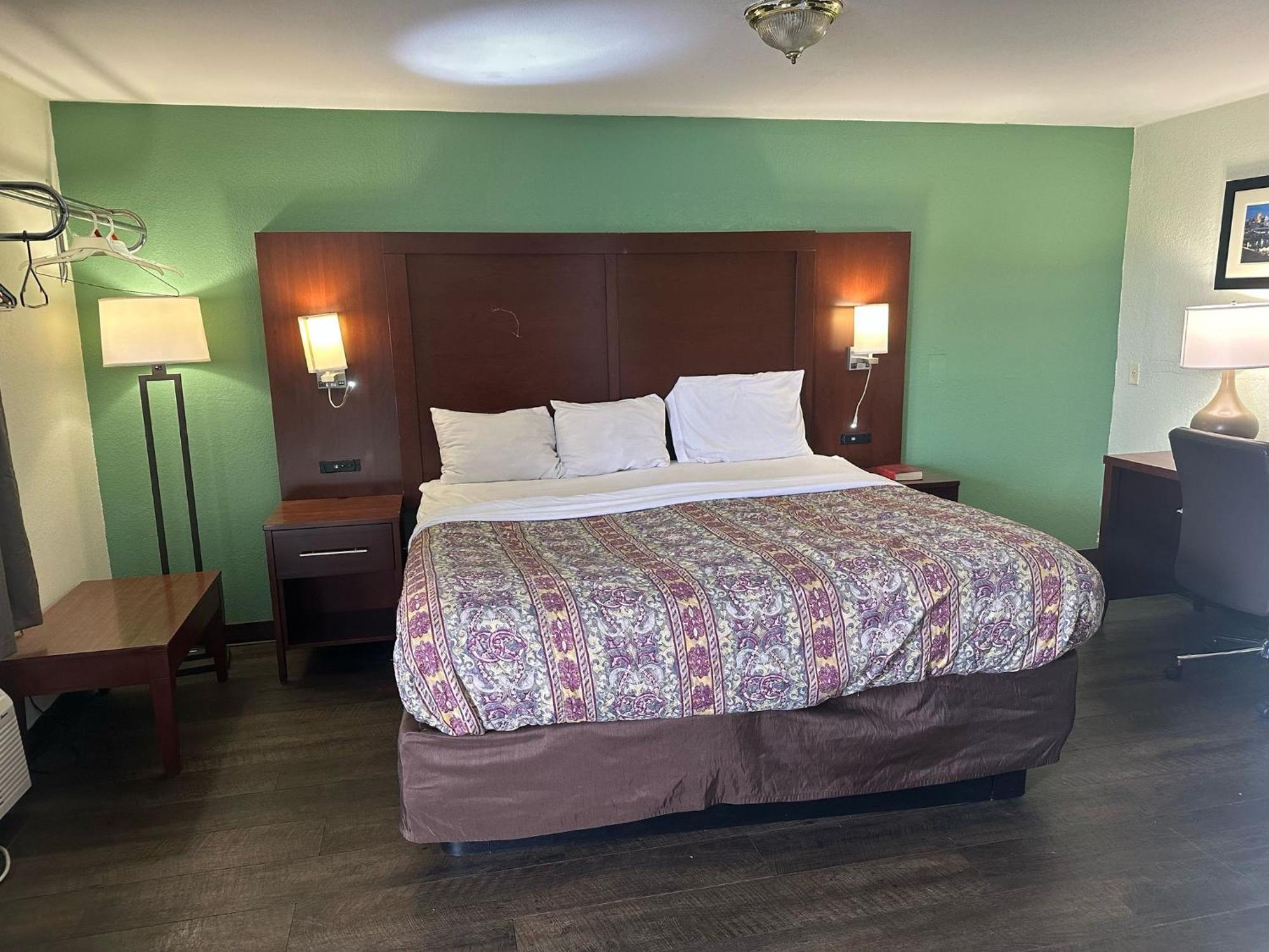 Hillcrest Motel By Oyo Aurora Near Lawrenceburg エクステリア 写真
