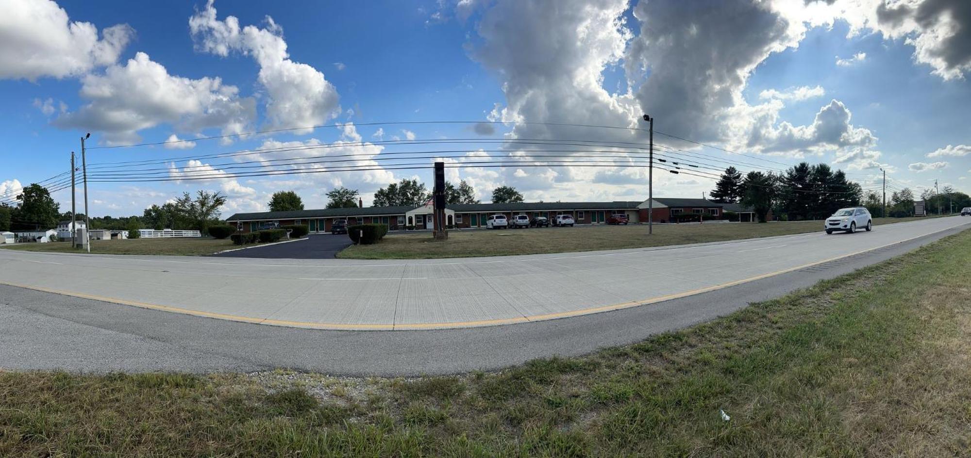 Hillcrest Motel By Oyo Aurora Near Lawrenceburg エクステリア 写真
