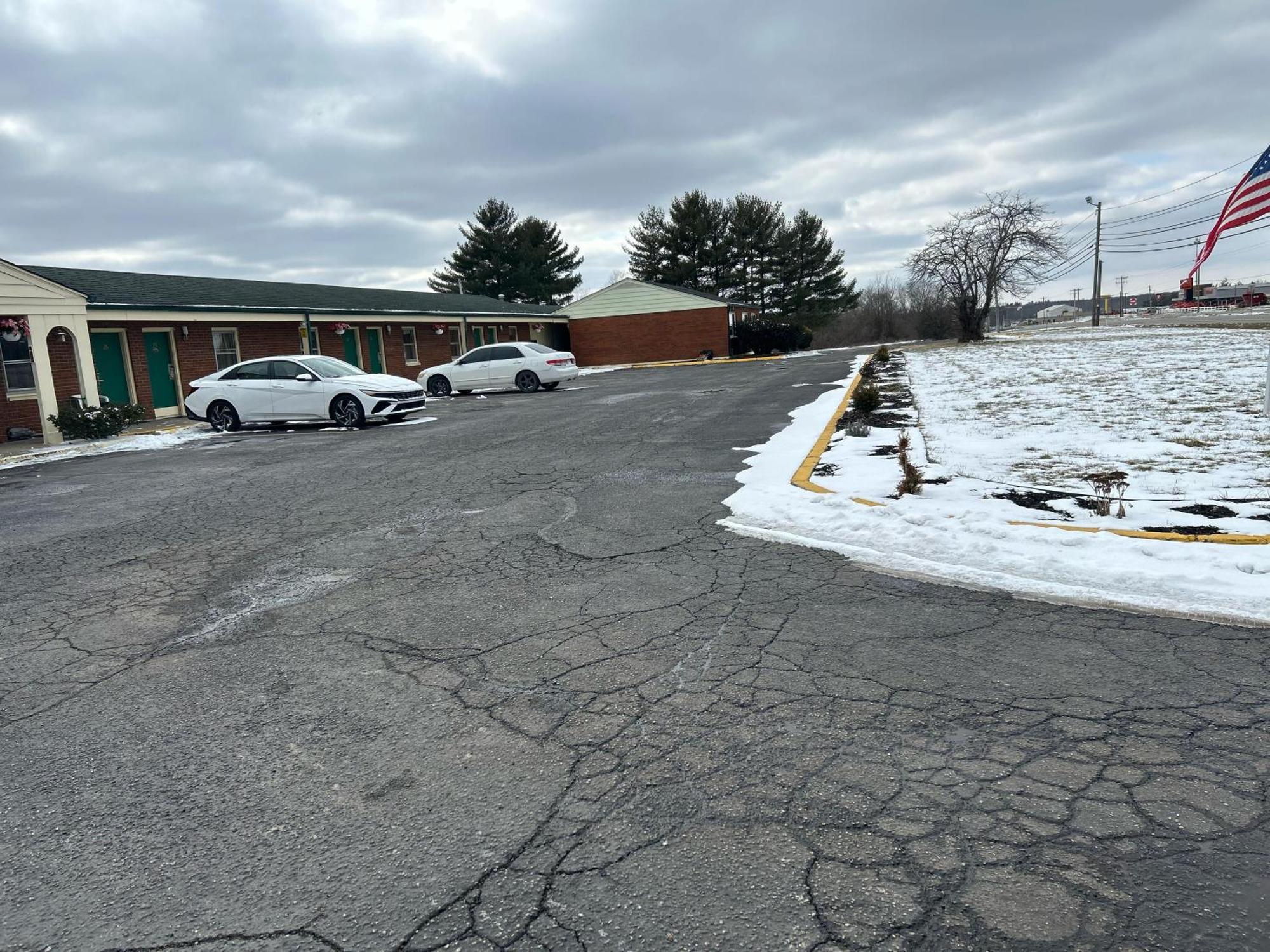 Hillcrest Motel By Oyo Aurora Near Lawrenceburg エクステリア 写真
