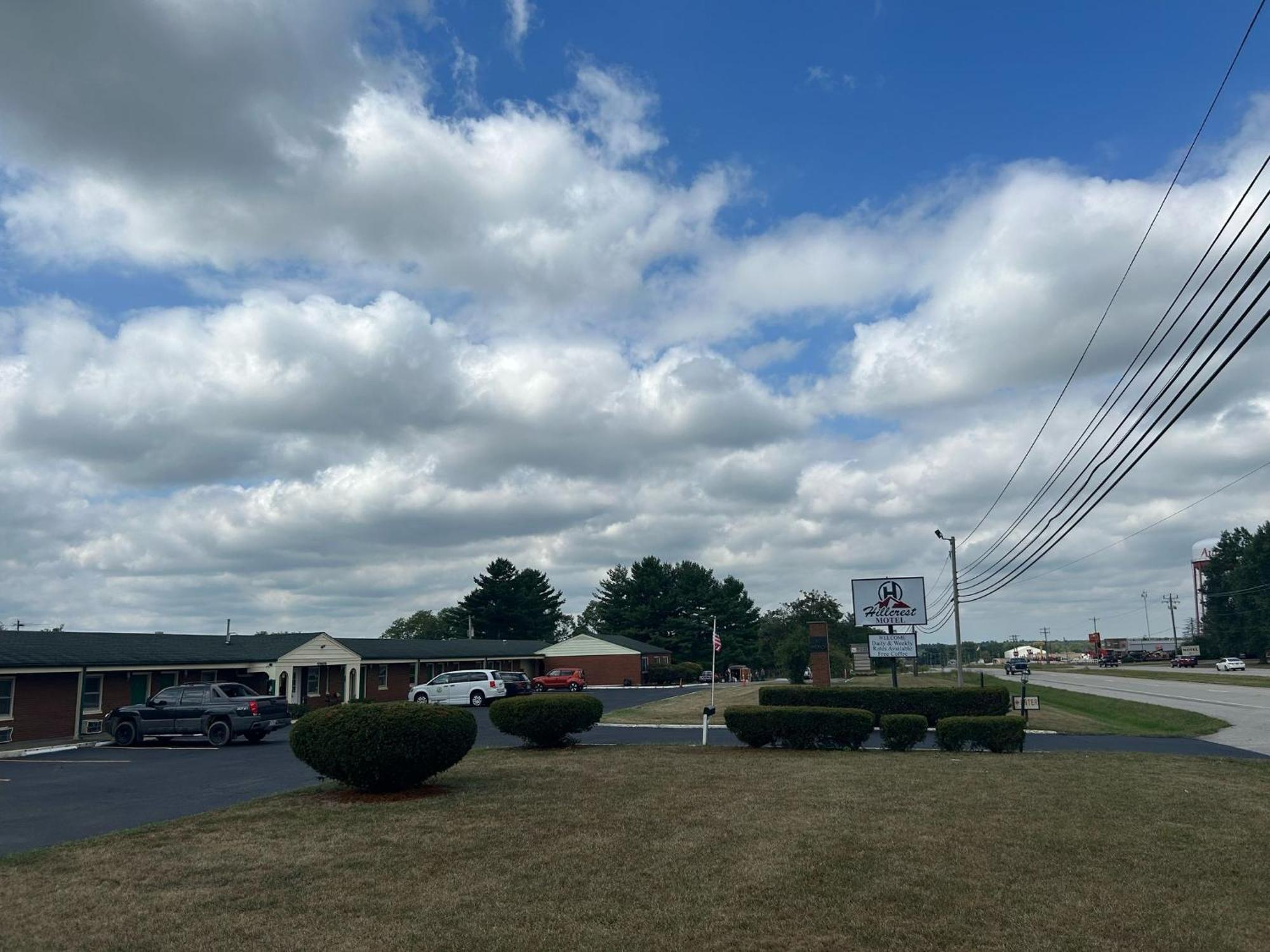 Hillcrest Motel By Oyo Aurora Near Lawrenceburg エクステリア 写真